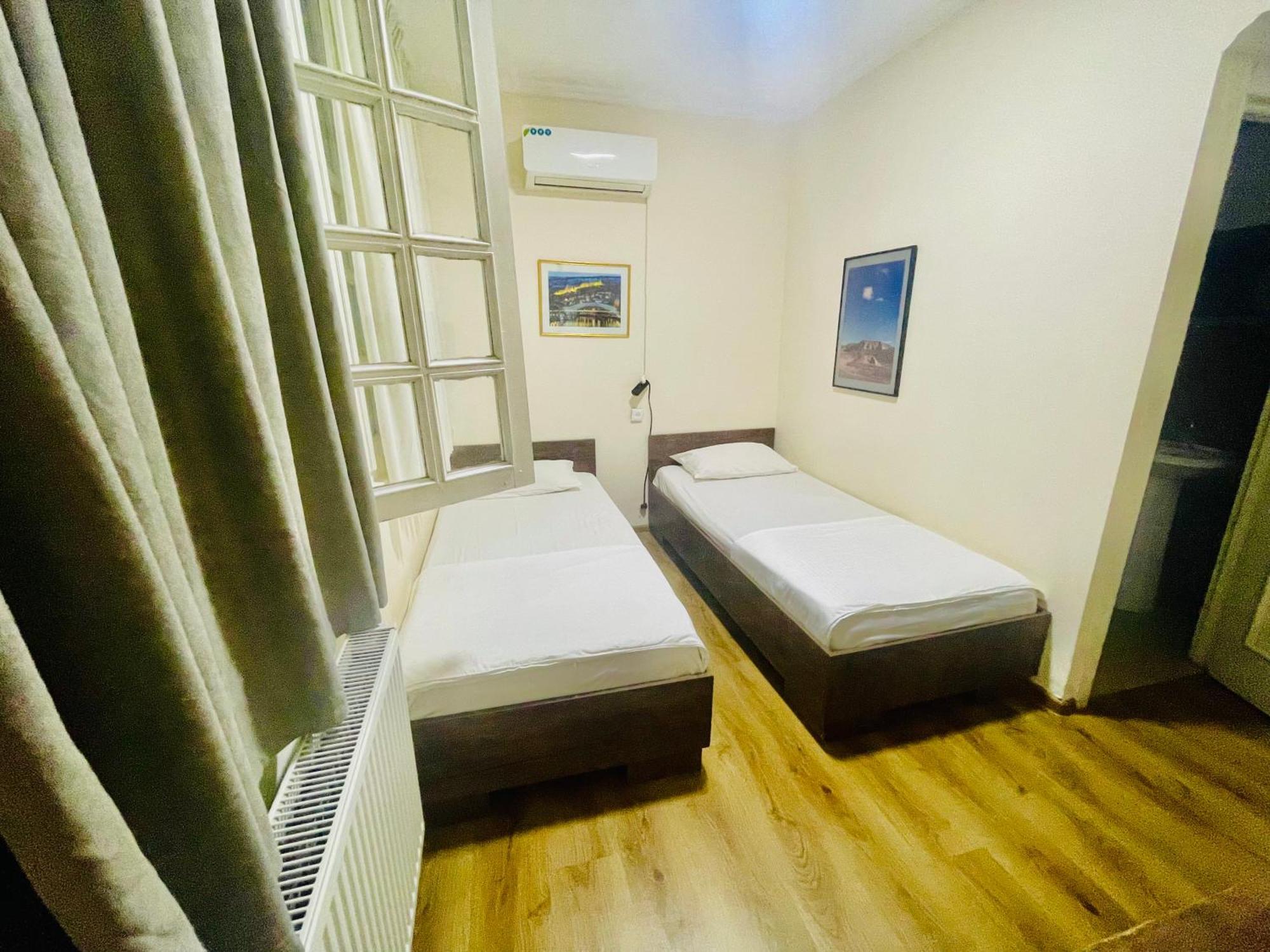 Hotel Klarastan Bon Voyage Tbilisi Exterior photo