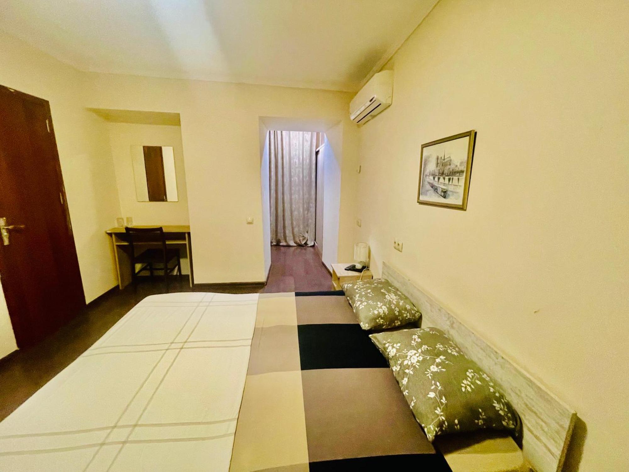 Hotel Klarastan Bon Voyage Tbilisi Exterior photo